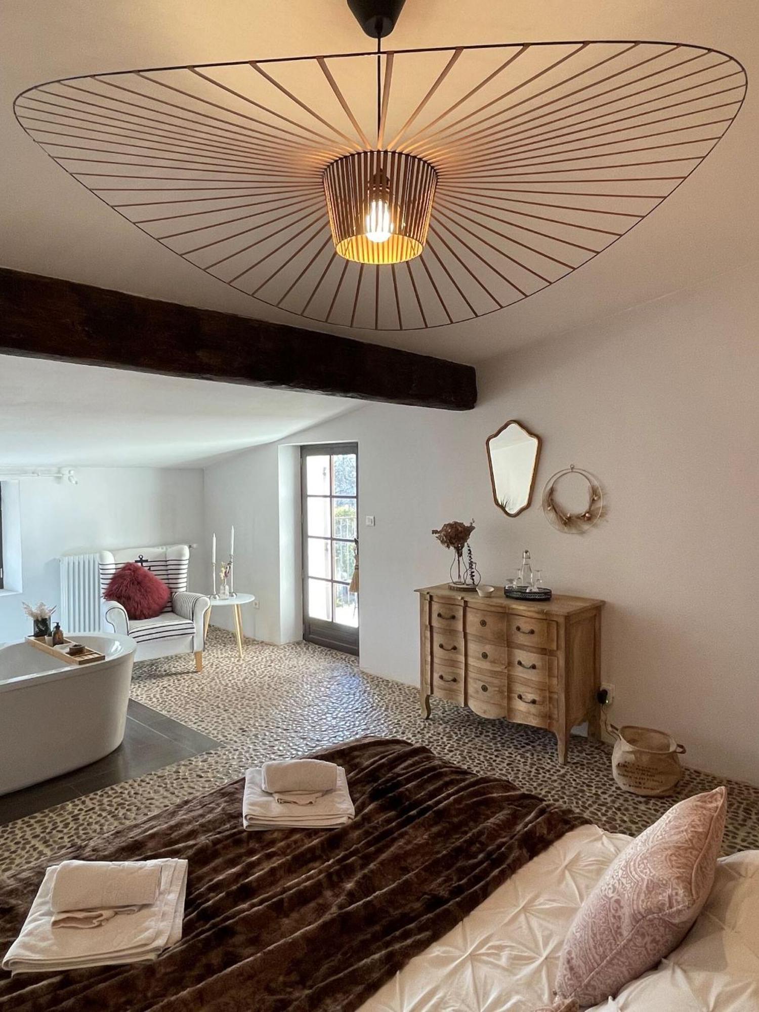 Bed & Breakfast Temps Suspendu Provence 2*