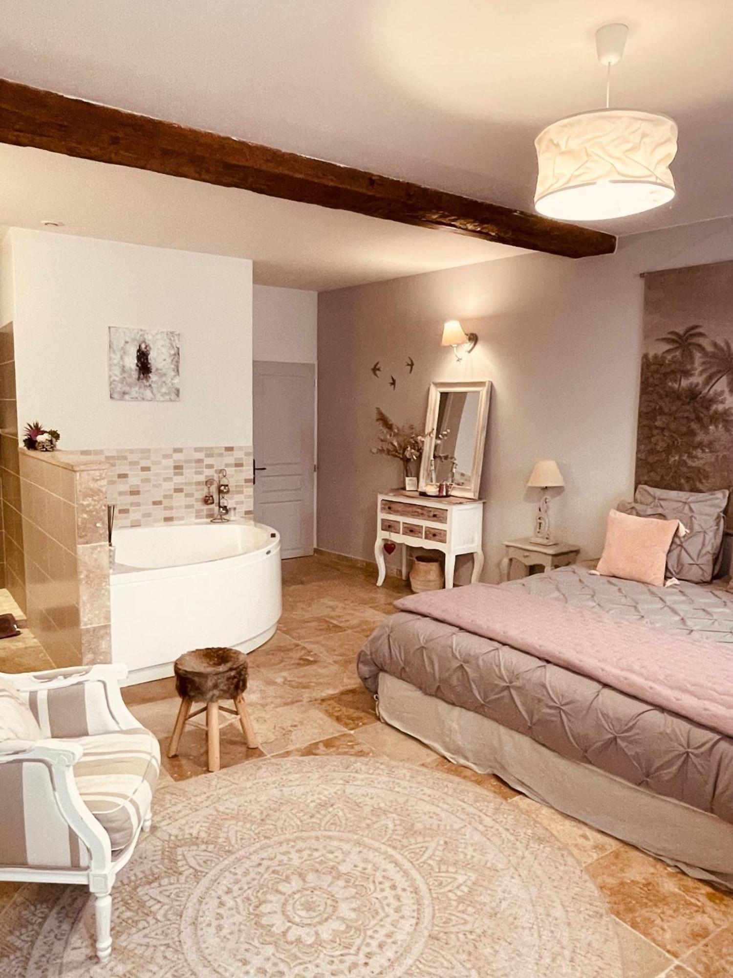 Bed & Breakfast Temps Suspendu Provence 2*